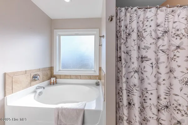 $405,000 | 811 Sea Chaser Court, Beaufort, NC 28516