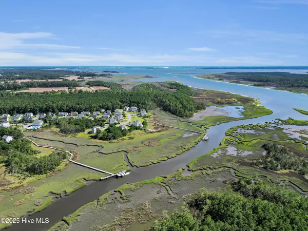 $405,000 | 811 Sea Chaser Court, Beaufort, NC 28516