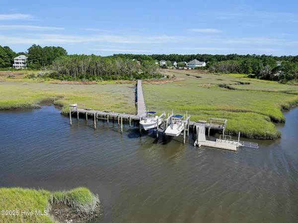 $405,000 | 811 Sea Chaser Court, Beaufort, NC 28516