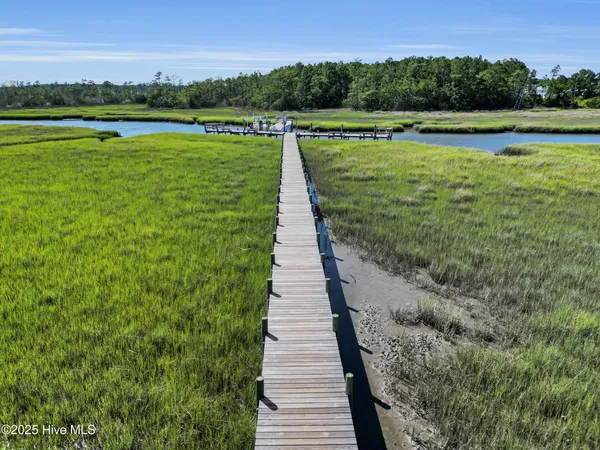 $405,000 | 811 Sea Chaser Court, Beaufort, NC 28516