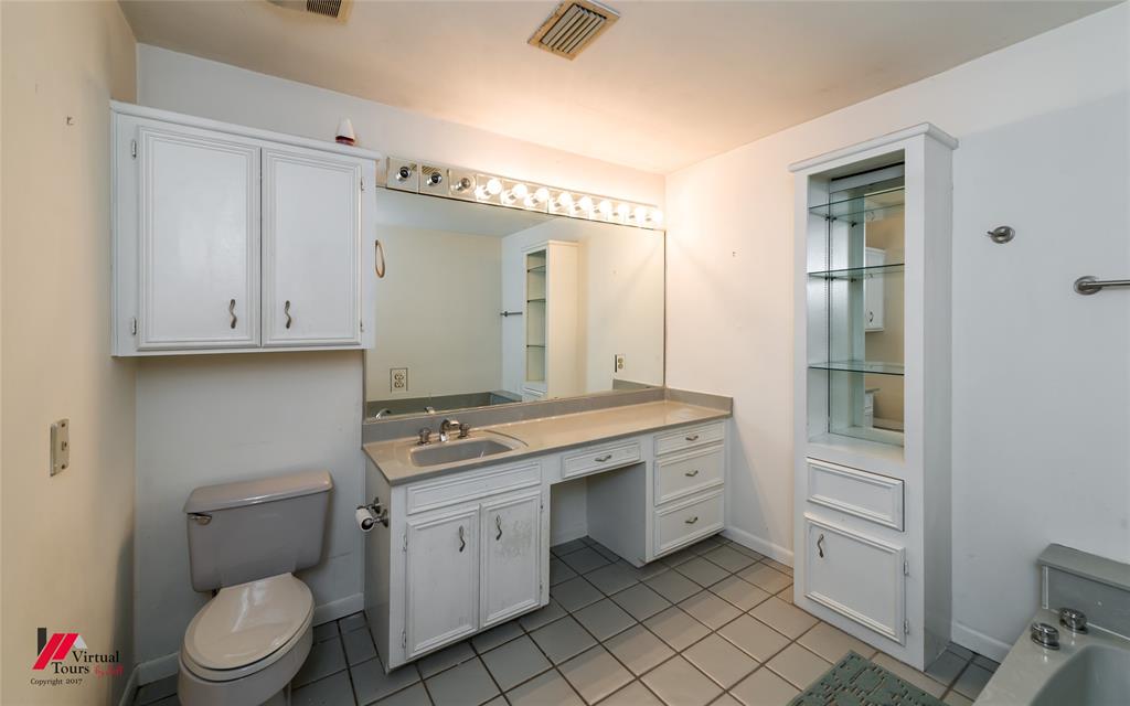 300 Pierremont Road, Unit 40 Shreveport, LA 71106 - Photo 24 of 34 Hall bath with vanity with built-in cabinetry,