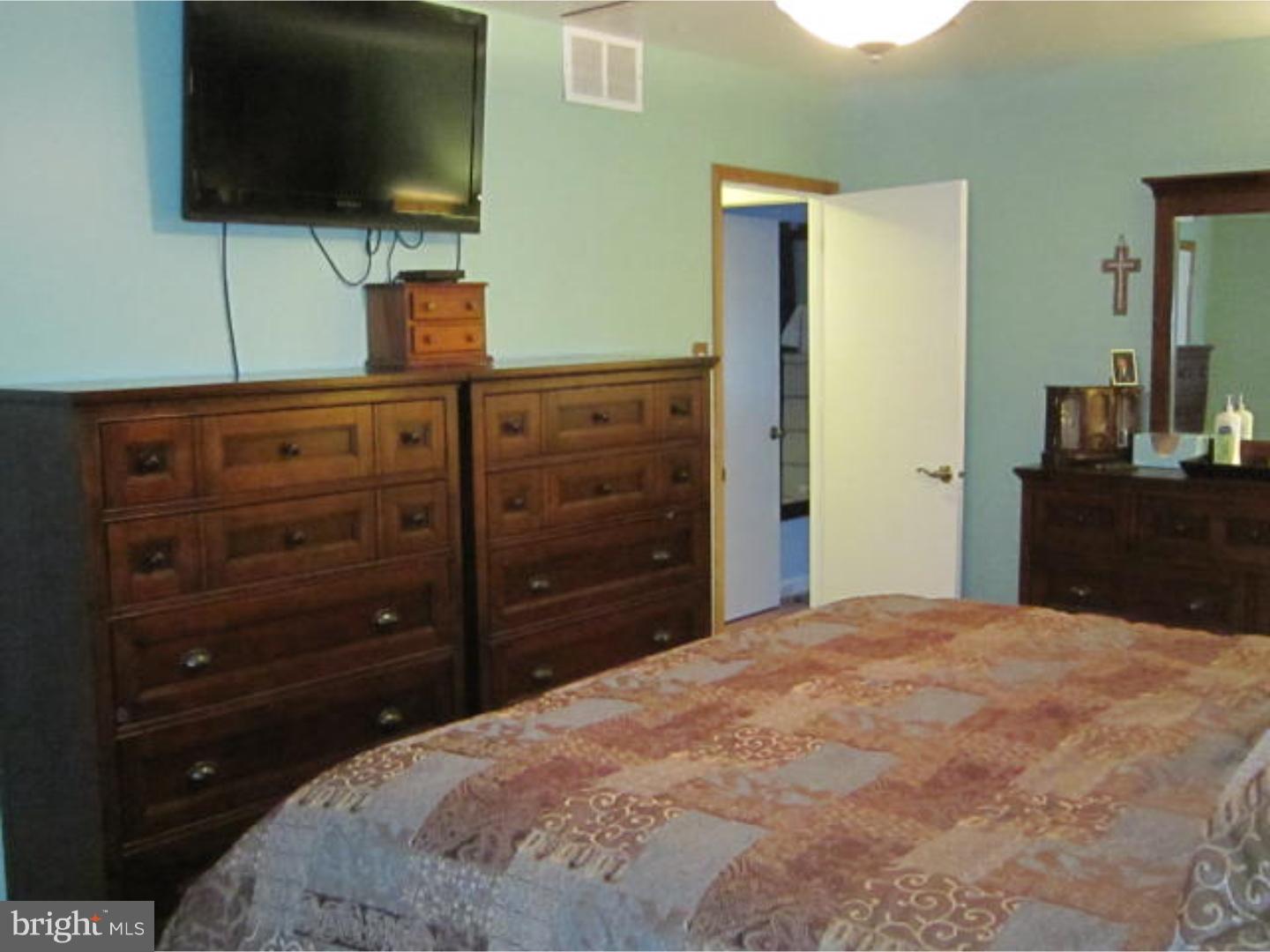 9 Henry Street Riverside, NJ 08075 - Photo 13 of 25 Bedroom - Main