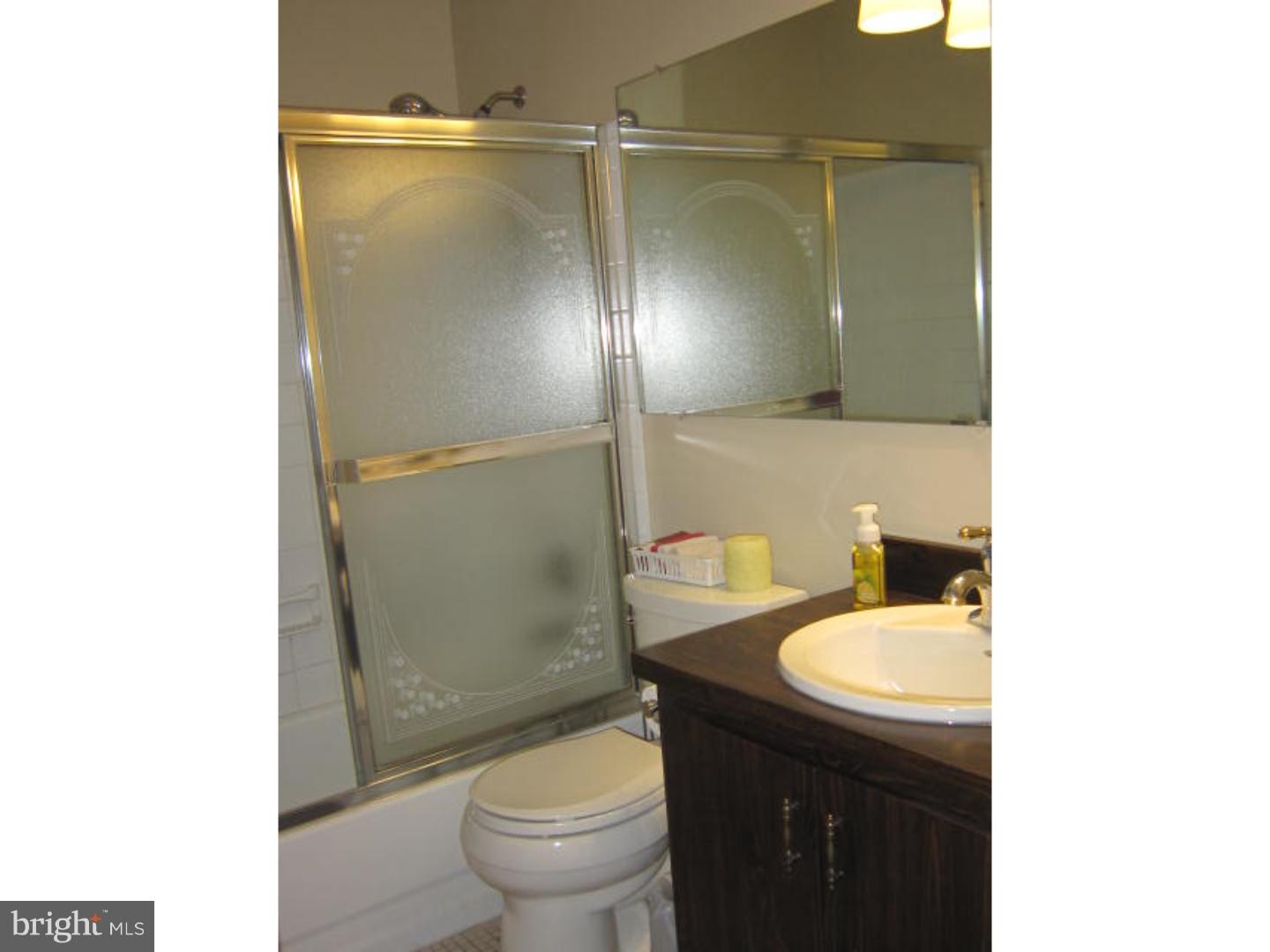 9 Henry Street Riverside, NJ 08075 - Photo 15 of 25 Bathroom