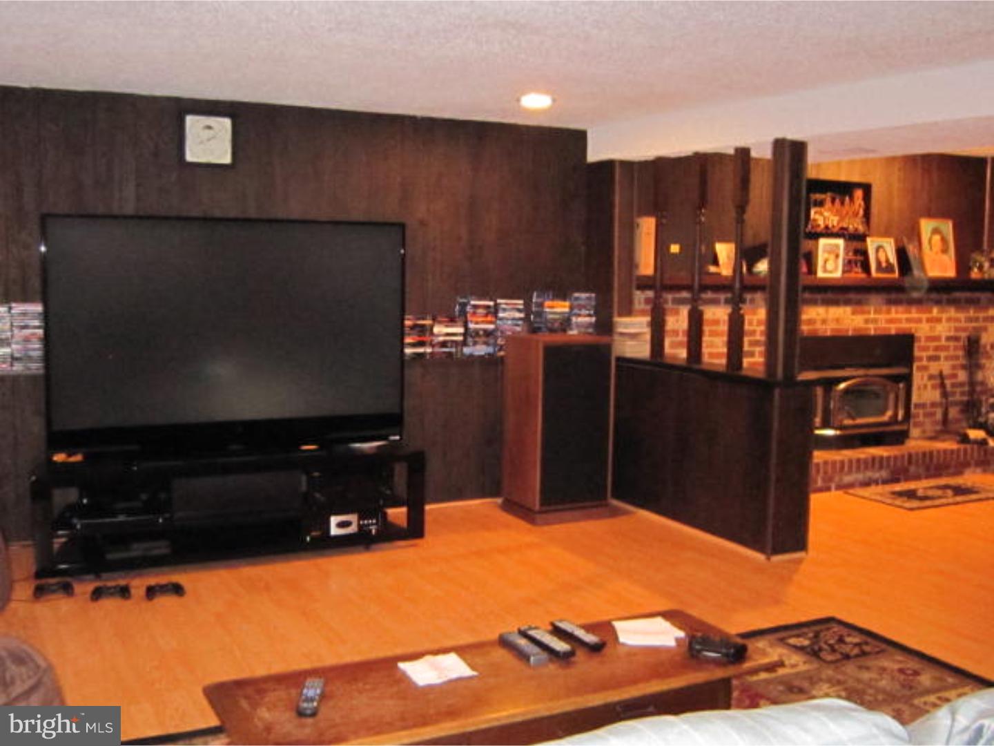 9 Henry Street Riverside, NJ 08075 - Photo 18 of 25 Family Room