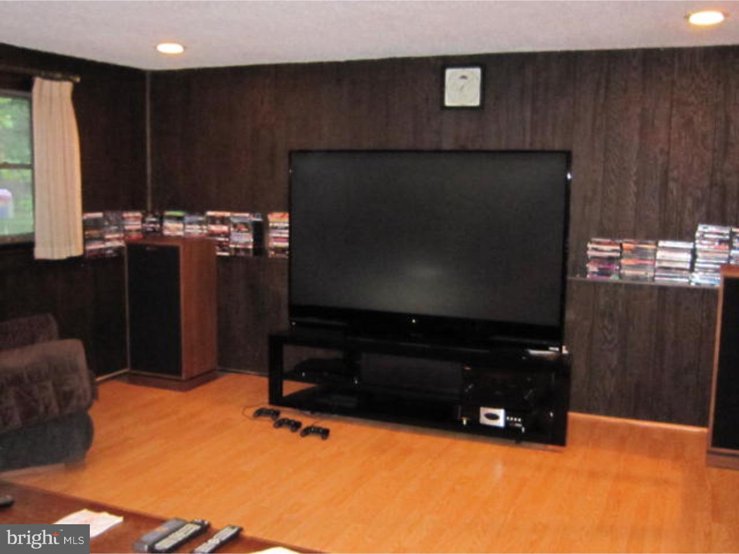 9 Henry Street Riverside, NJ 08075 - Photo 19 of 25 Family Room