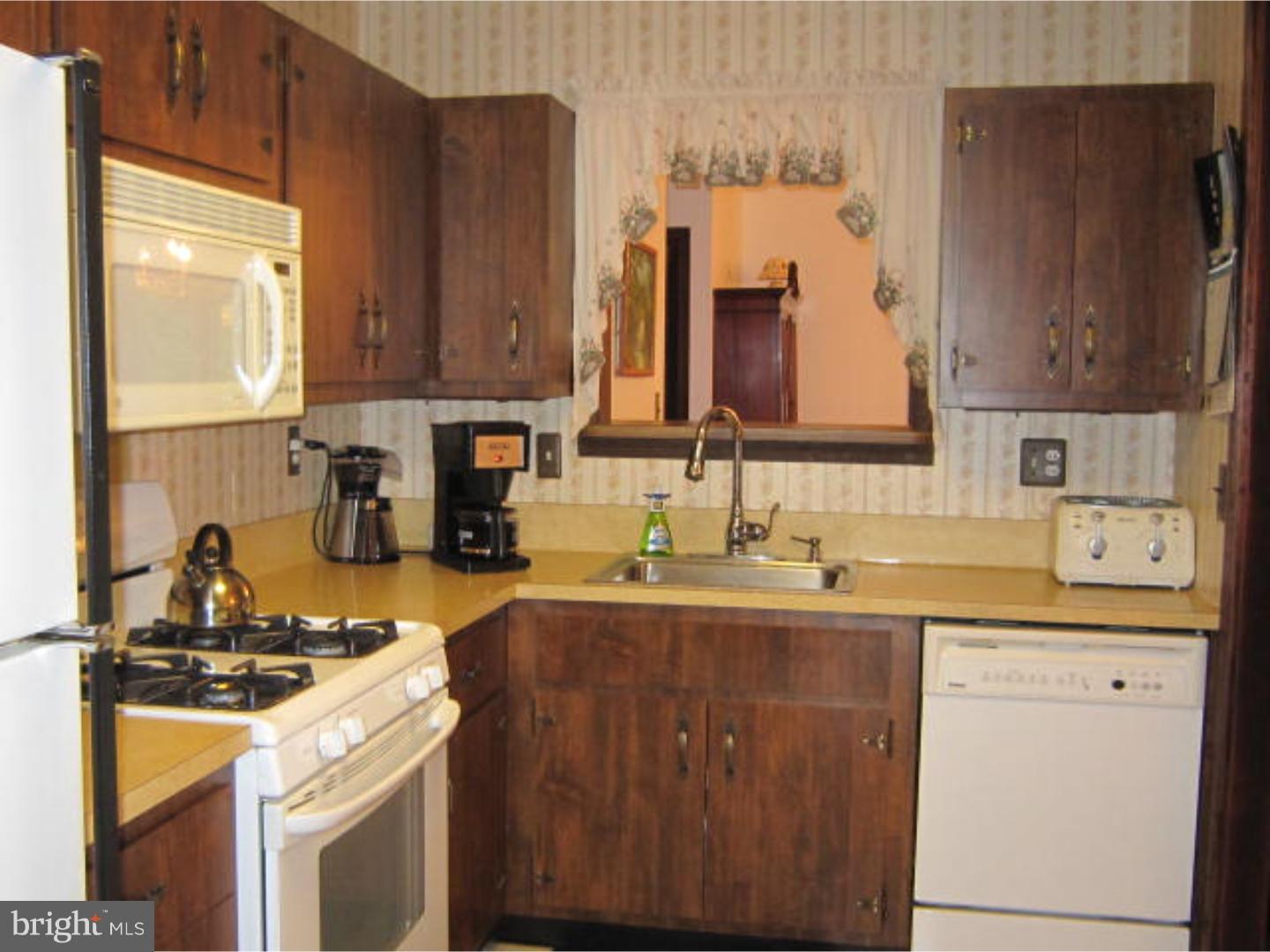 9 Henry Street Riverside, NJ 08075 - Photo 3 of 25 Kitchen