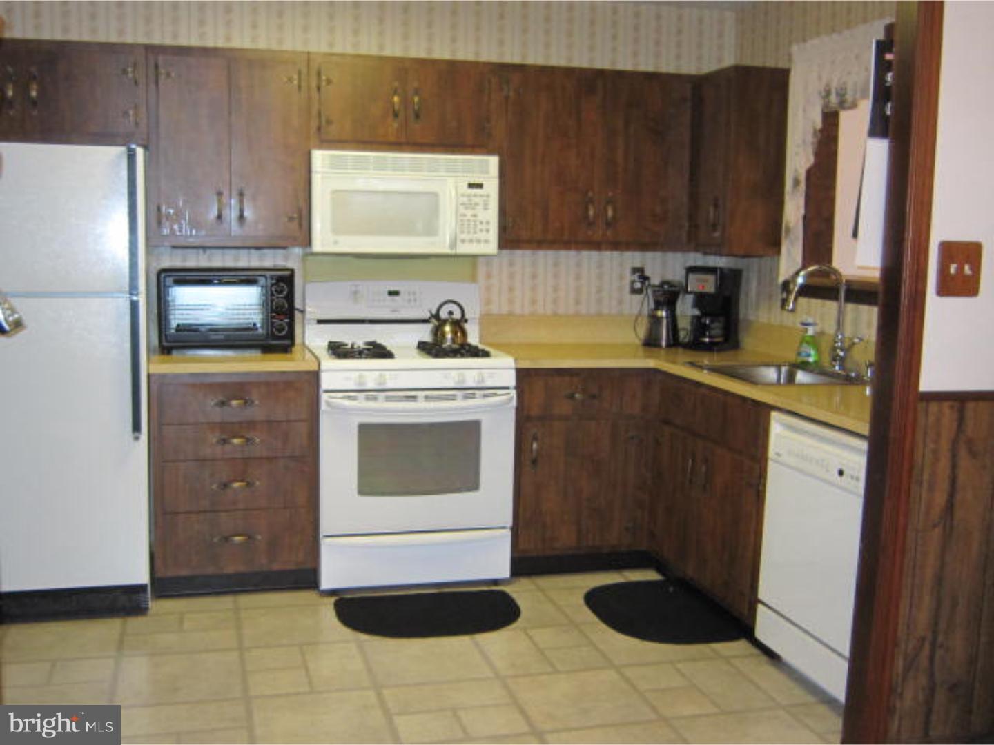 9 Henry Street Riverside, NJ 08075 - Photo 4 of 25 Kitchen