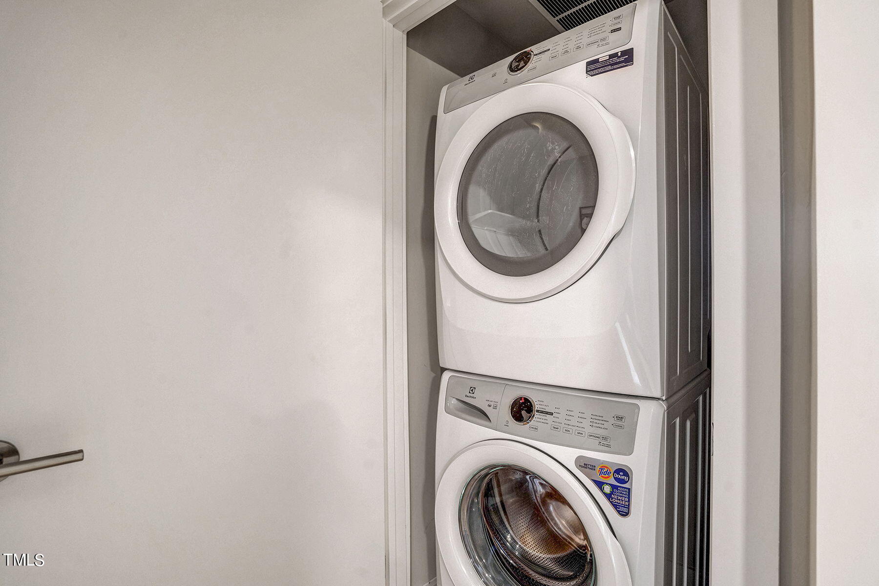 214 Hunt Street, Unit 711 Durham, NC 27701 - Photo 20 of 29 a utility room with dryer and washer