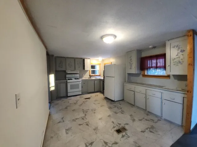 $89,900 | 20 Elmwood Trailer Park Road, Danbury, NH 03230