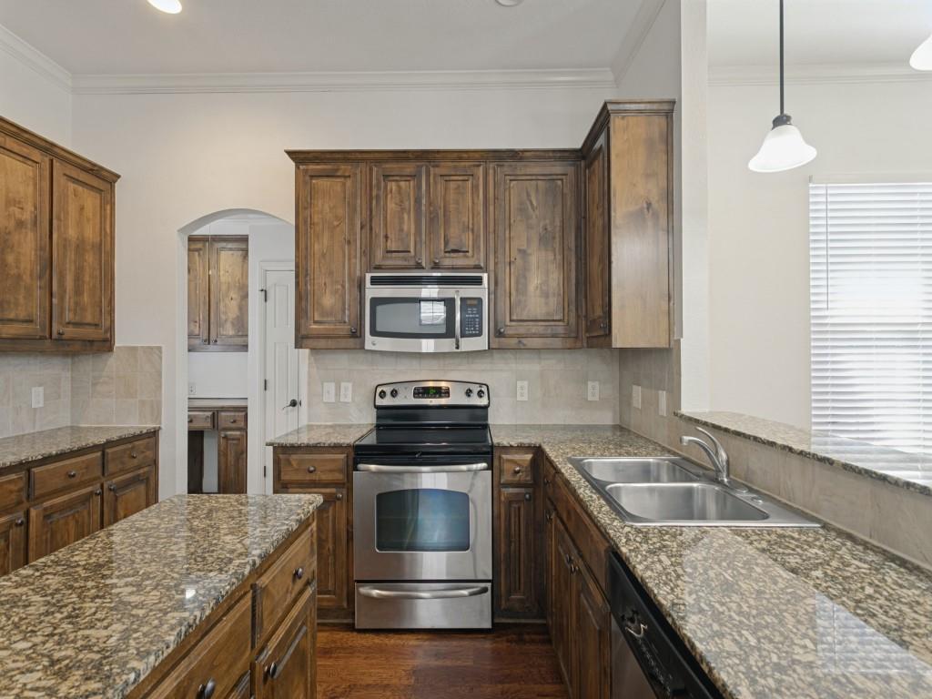 2512 Rugby Lane Denton, TX 76209 - Photo 12 of 25 Gallery Image 12