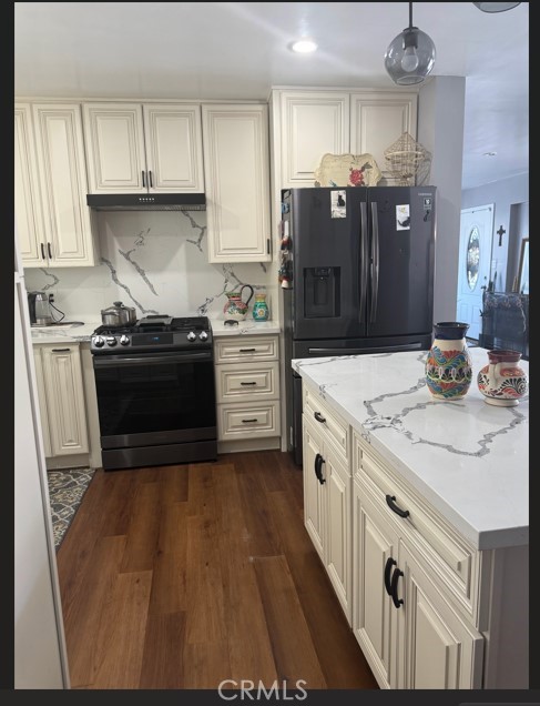 17701 Avalon, Unit 400 Carson, CA 90746 - Photo 2 of 16 Kitchen