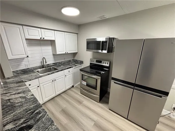 $845 | 239 West Philadelphia Avenue, Unit 5, Las Vegas, NV 89102