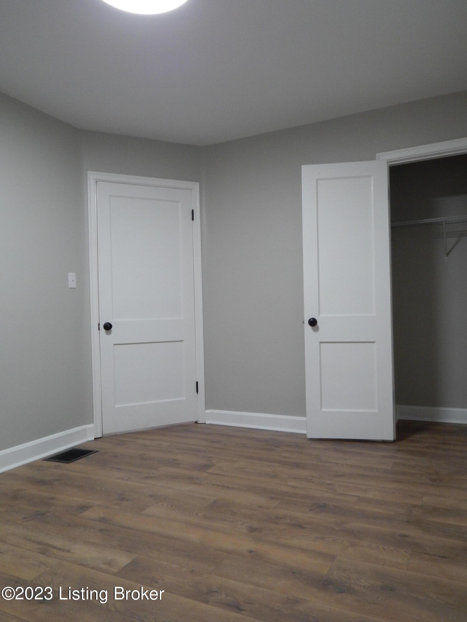 3220 Wessel Road Louisville, KY 40216 - Photo 12 of 27 DSCN2095