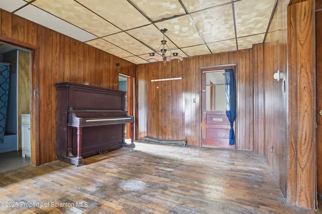 a view of a storage & utility room