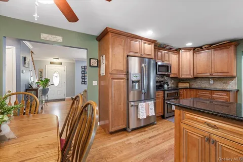 $749,999 | 7 Maple Avenue, Holbrook, NY 11741