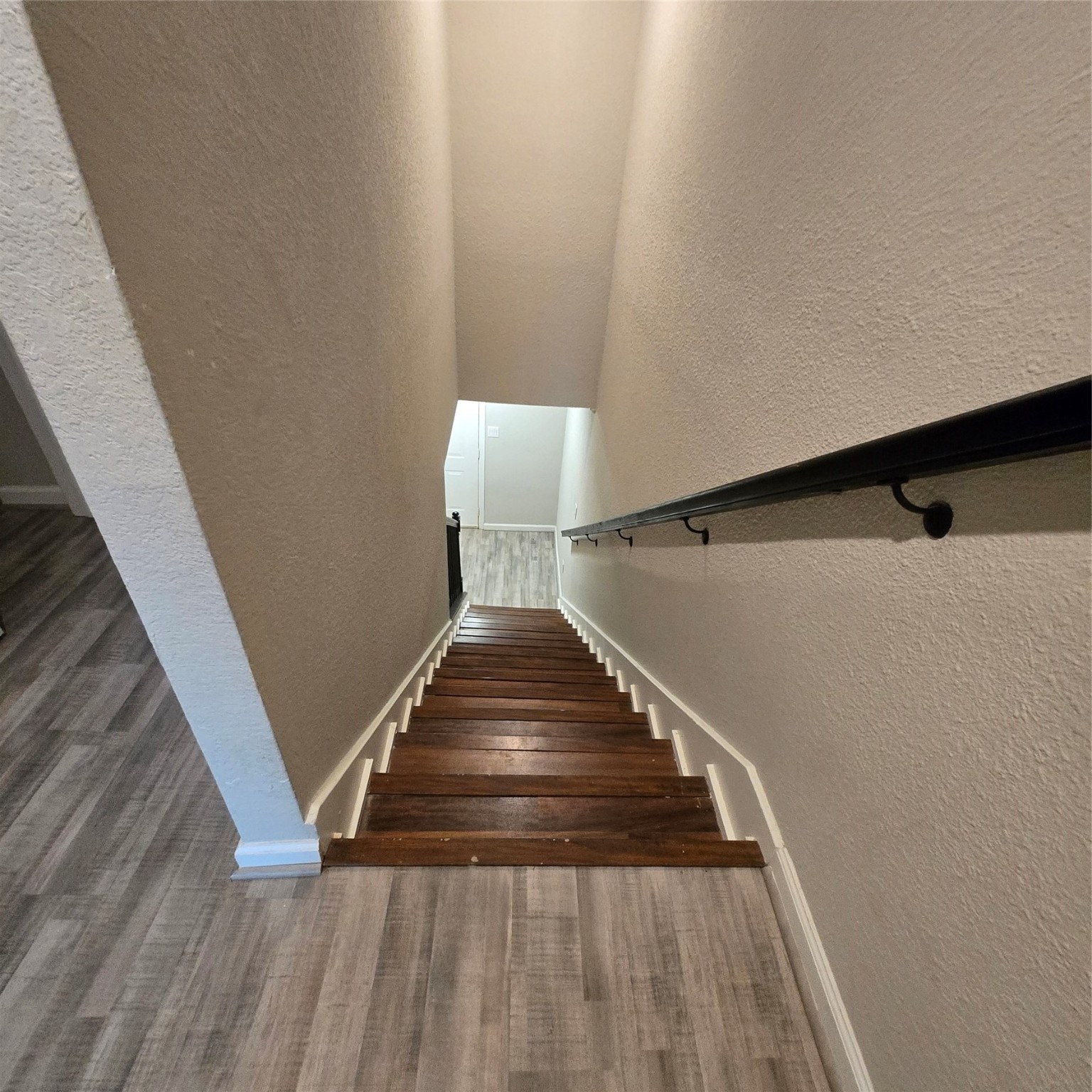 8355 Nairn Street Houston, TX 77074 - Photo 7 of 21 a view of entryway