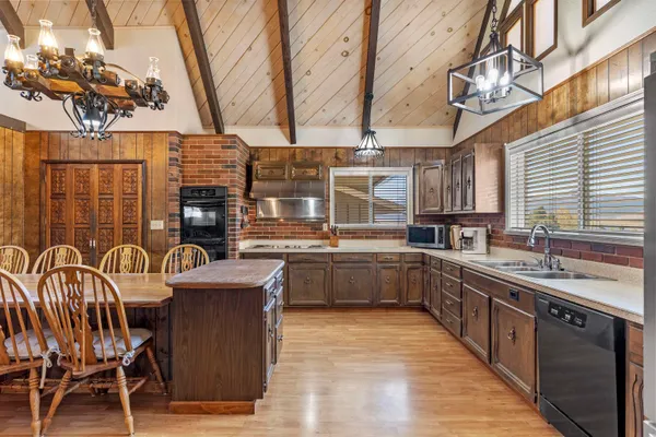 $755,000 | 2492 Highway 182, Bridgeport, CA 93517