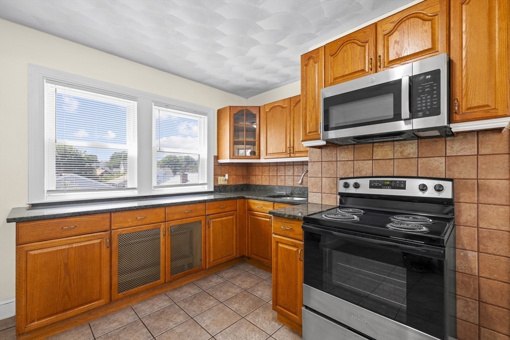 52 Chesterfield Street Boston, MA 02136 - Photo 5 of 23