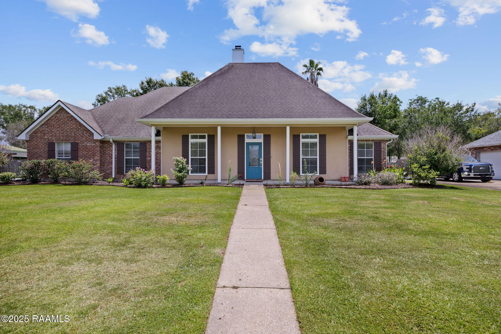 214 Longpointe Road Youngsville, LA 70592 - Photo 3 of 33 1-web-or-mls-214 Longpointe Rd-1 (1)