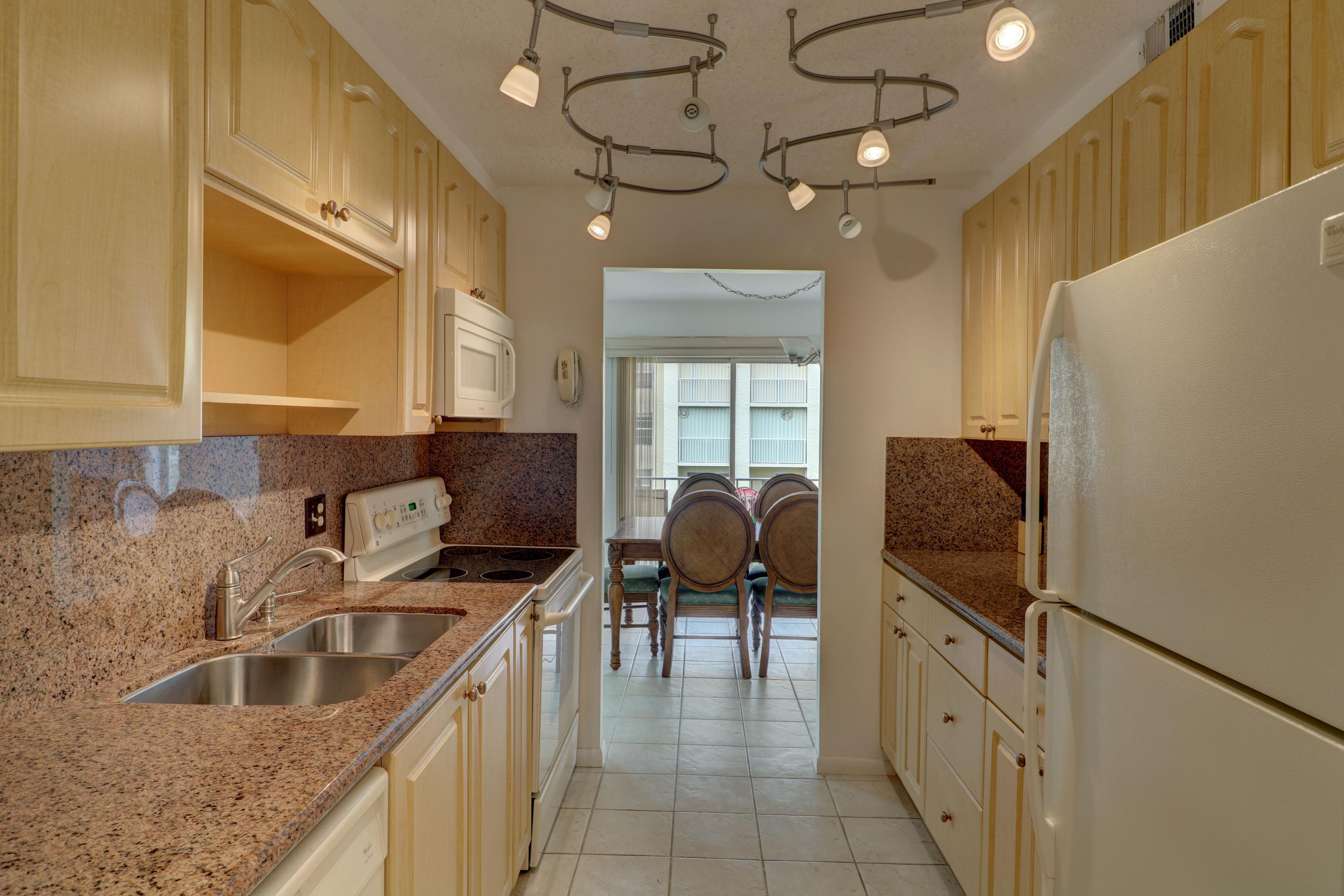 1111 South Ocean Boulevard, Unit 313 Boca Raton, FL 33432 - Photo 13 of 46 Kitchen