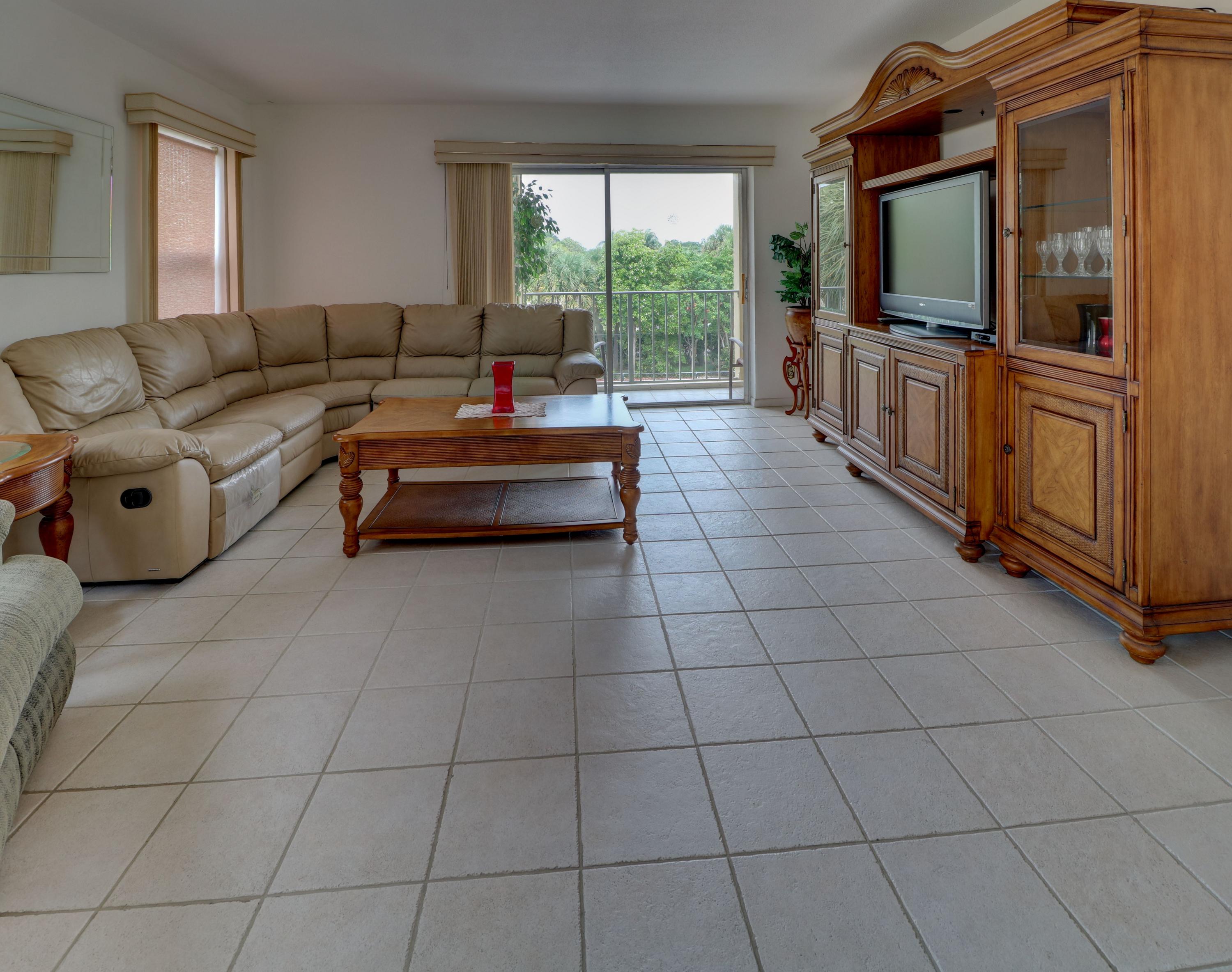 1111 South Ocean Boulevard, Unit 313 Boca Raton, FL 33432 - Photo 17 of 46 Living Room