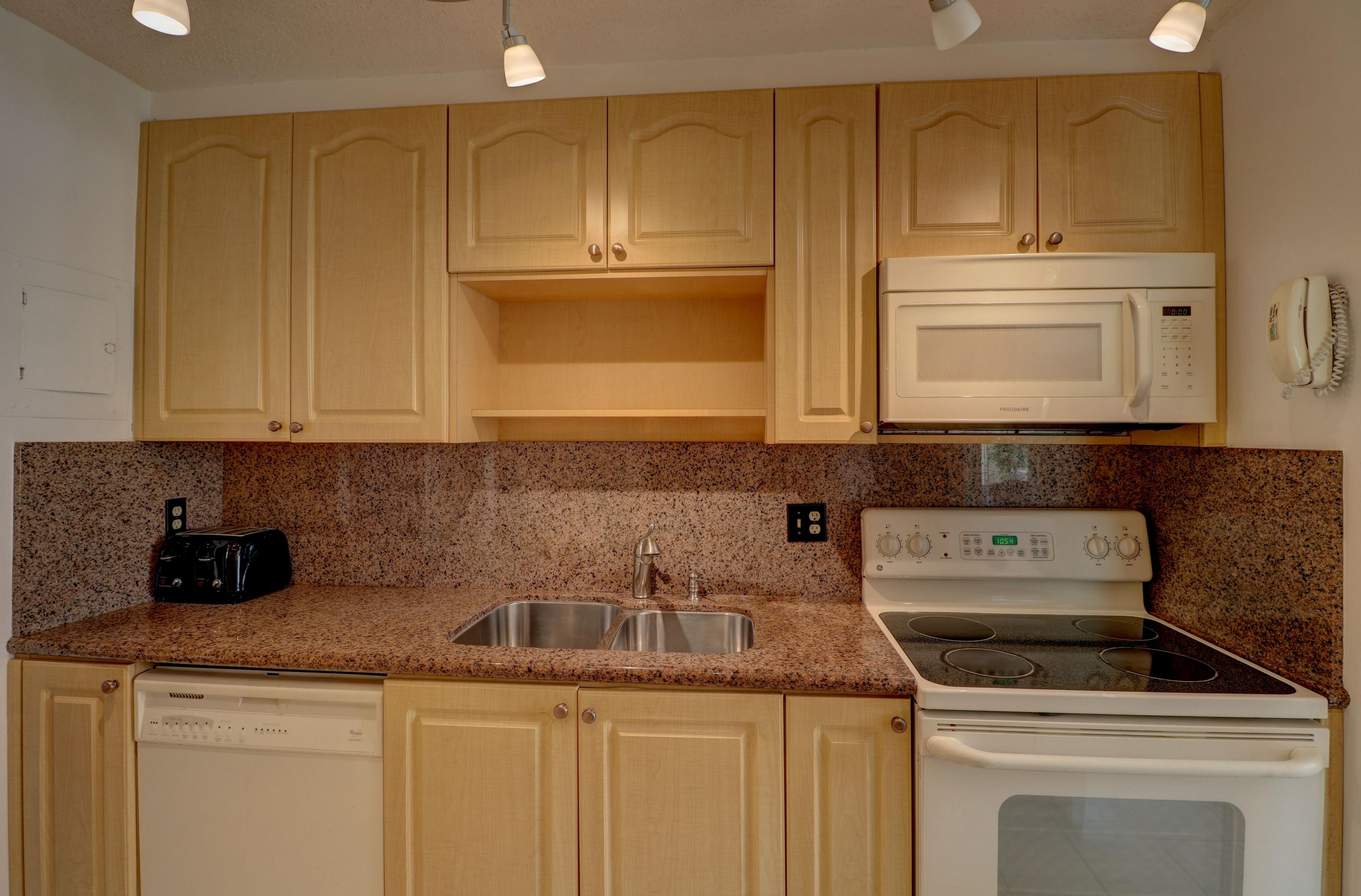 1111 South Ocean Boulevard, Unit 313 Boca Raton, FL 33432 - Photo 8 of 46 Kitchen