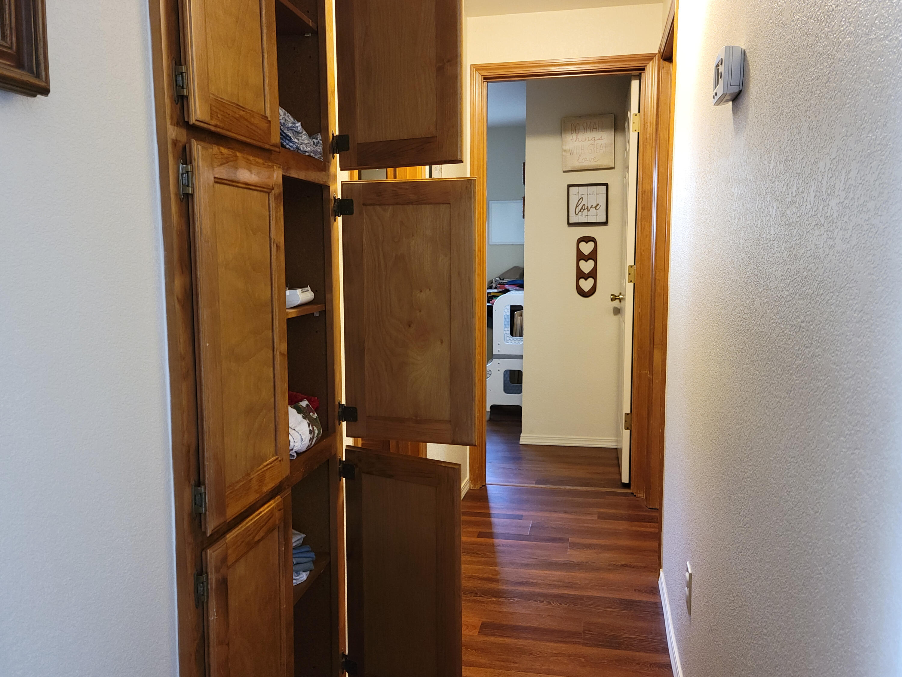 1523 Northwest Thompson Way Grants Pass, OR 97526 - Photo 15 of 34 LINEN CLOSET IN HALLWAY
