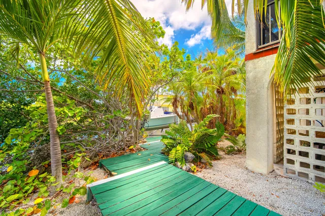 $1,139,000 | 30319 Falcon Lane, Big Pine Key, FL 33043