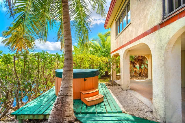 $1,139,000 | 30319 Falcon Lane, Big Pine Key, FL 33043