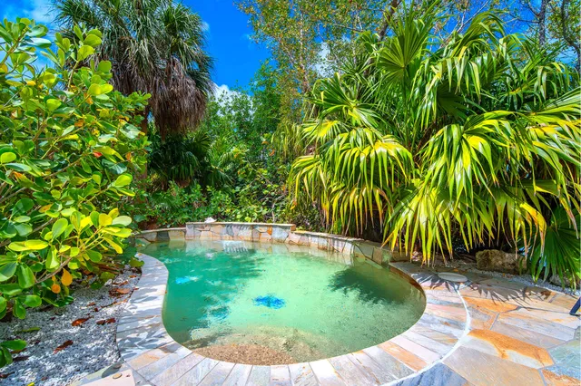 $1,139,000 | 30319 Falcon Lane, Big Pine Key, FL 33043