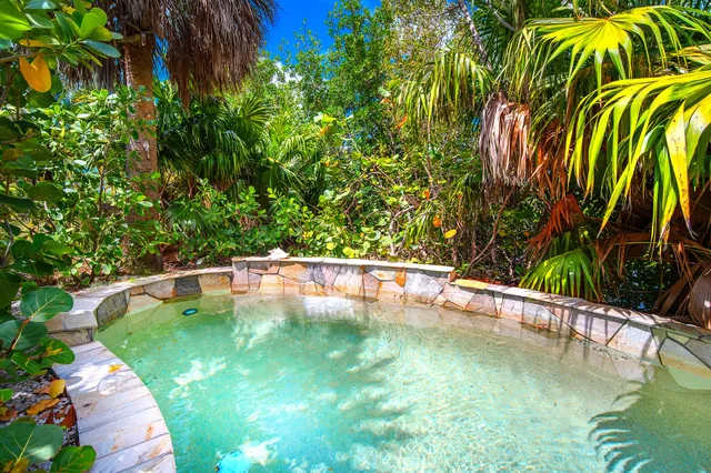 $1,139,000 | 30319 Falcon Lane, Big Pine Key, FL 33043