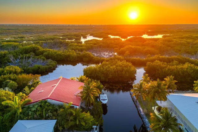 $1,139,000 | 30319 Falcon Lane, Big Pine Key, FL 33043