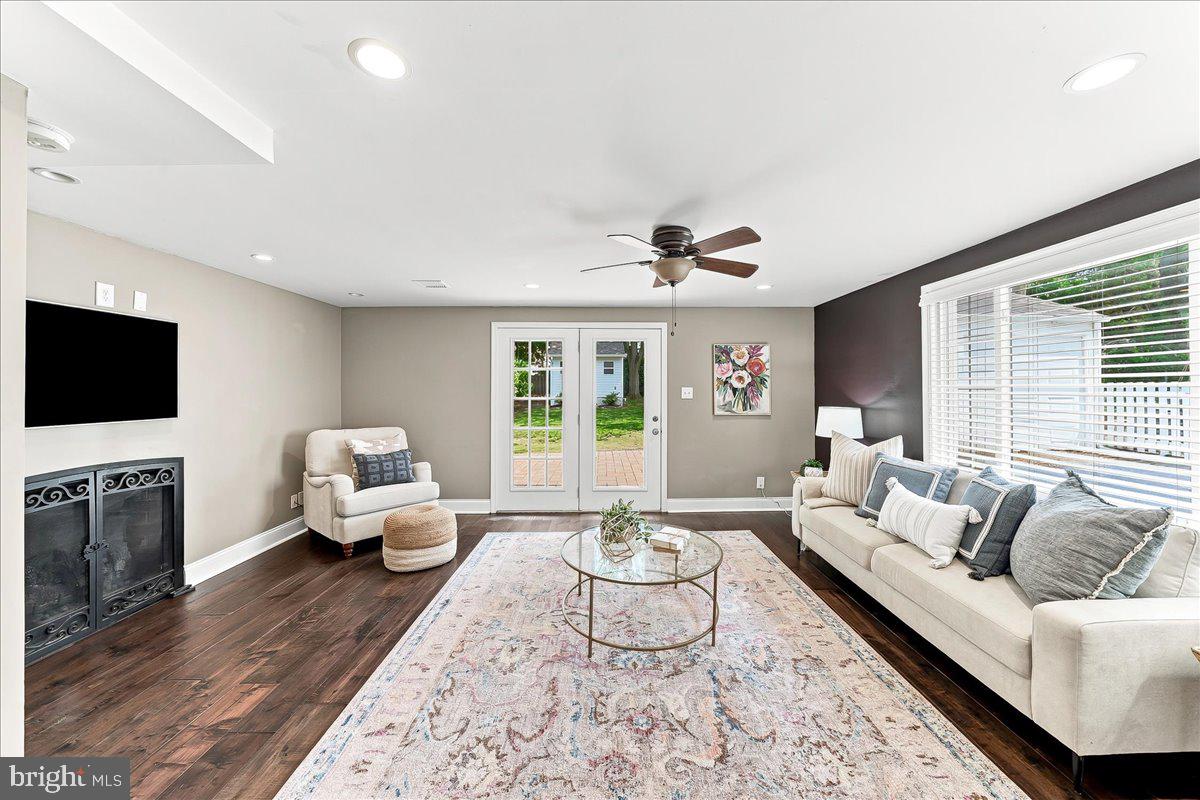 227 Sandy Bank Road Media, PA 19063 - Photo 13 of 38 Family Room