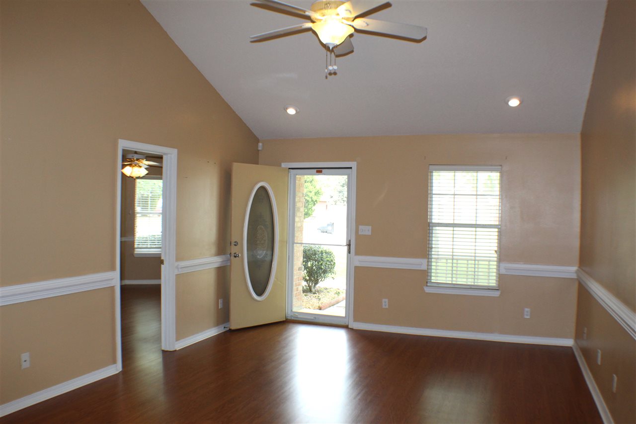 19685 O'Grady Avenue Robertsdale, AL 36567 - Photo 4 of 23 Living Room