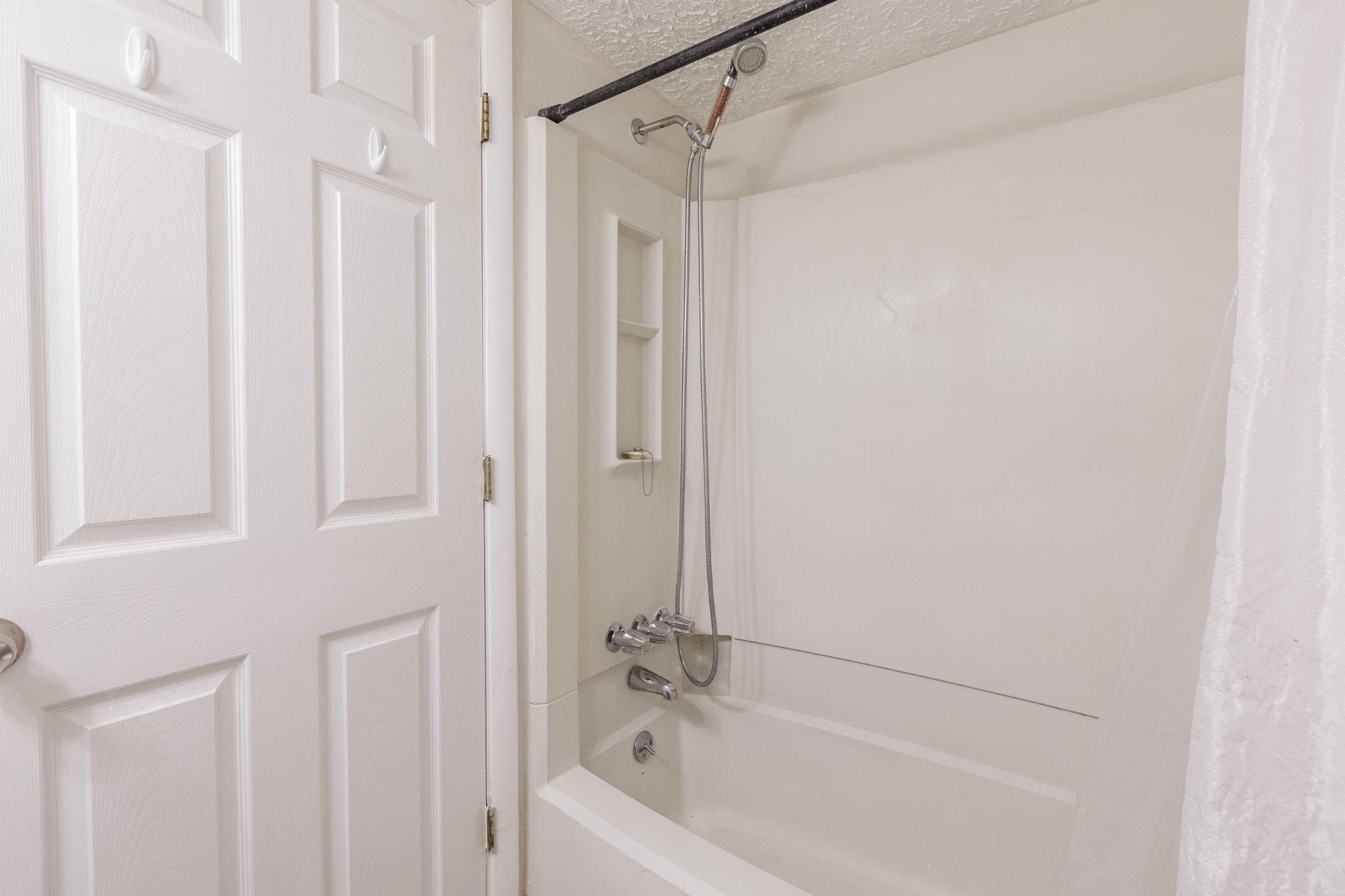 999 A Heather Ridge Drive, Unit 2A Frederick, MD 21702 - Photo 15 of 19 Full bath