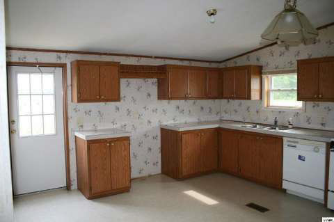 8708 Addison Road Jerome, MI 49249 - Photo 5 of 11 20404560-4.JPG