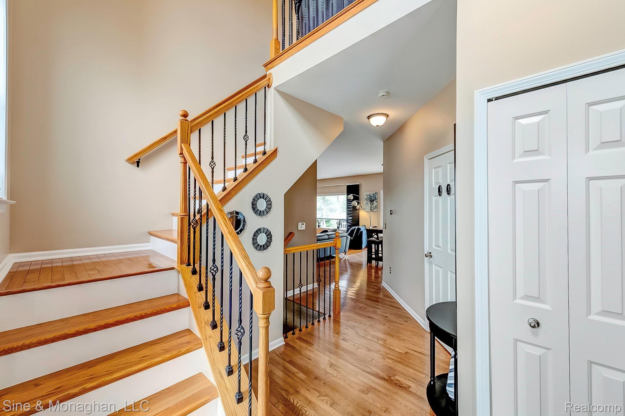 3248 Wren Lane Rochester, MI 48309 - Photo 6 of 65 Wood stairs, all wood floors 1st & second floors