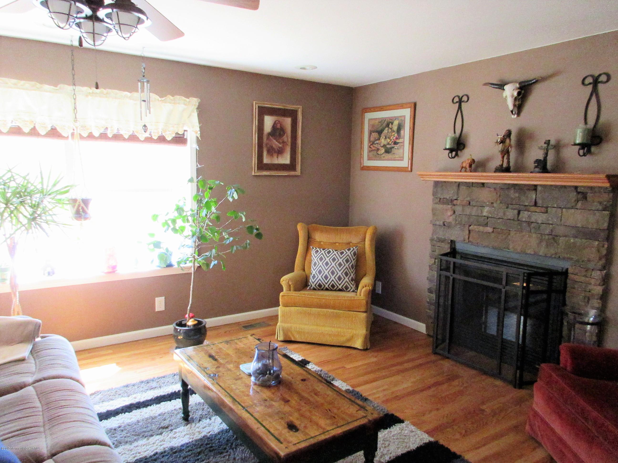 46 Hopkins Road New Egypt, NJ 08533 - Photo 13 of 36 Living Room
