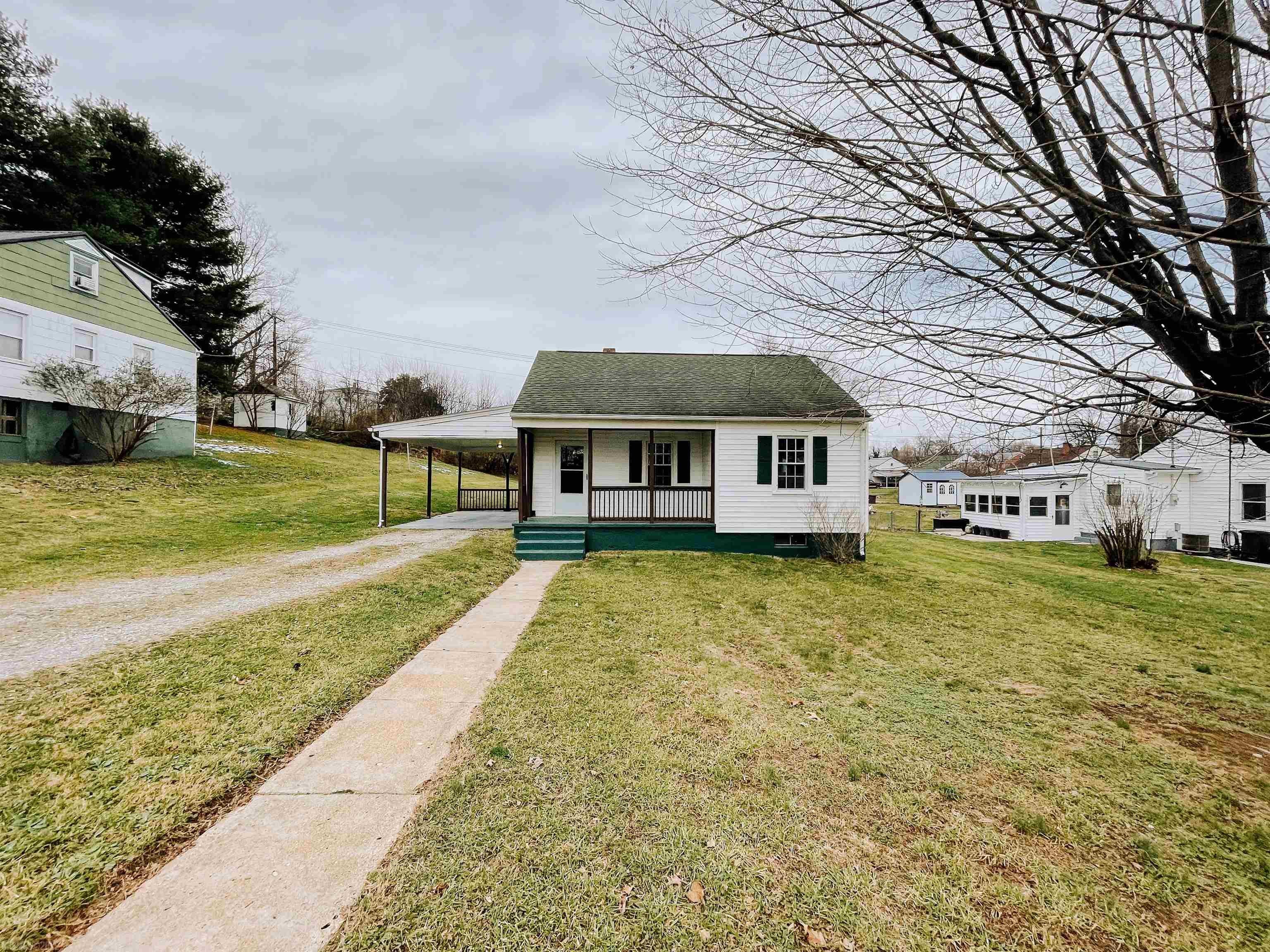 7539 Brandon Road Radford, VA 24141 - Photo 2 of 34 Gallery Image 2