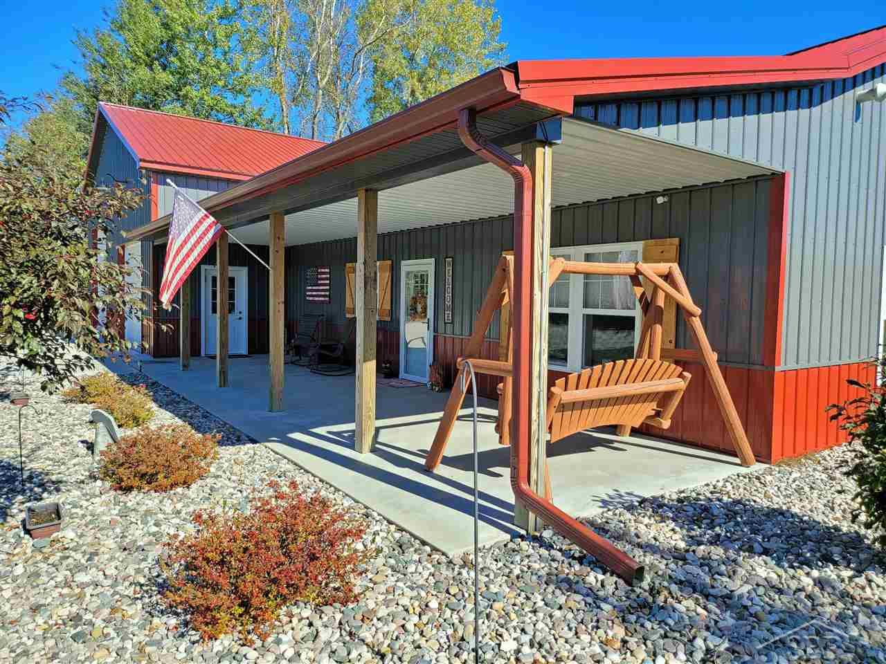 7589 Irish Road Millington, MI 48746 - Photo 3 of 34 50058495-2.JPG