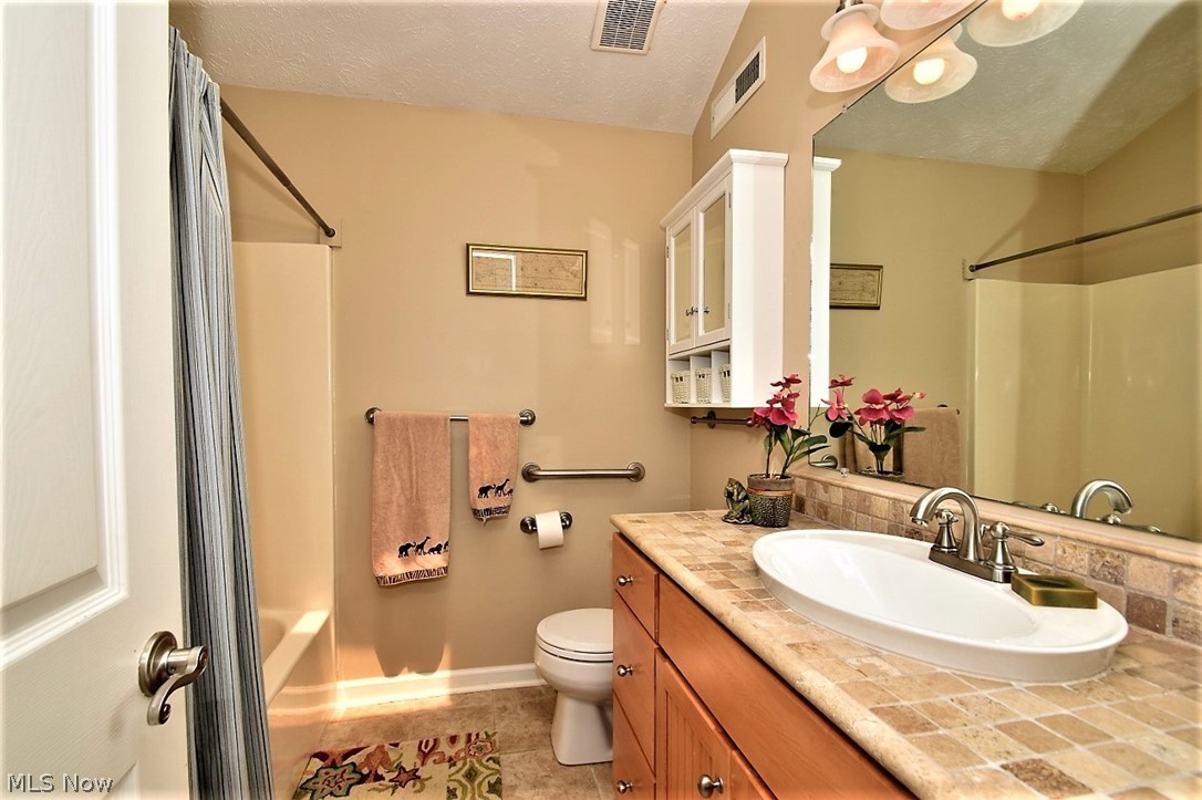 8490 Rockspring Drive Bainbridge, OH 44023 - Photo 11 of 23
