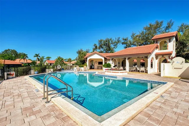 $389,900 | 218 Laurel Hollow Drive, Unit 10, Nokomis, FL 34275