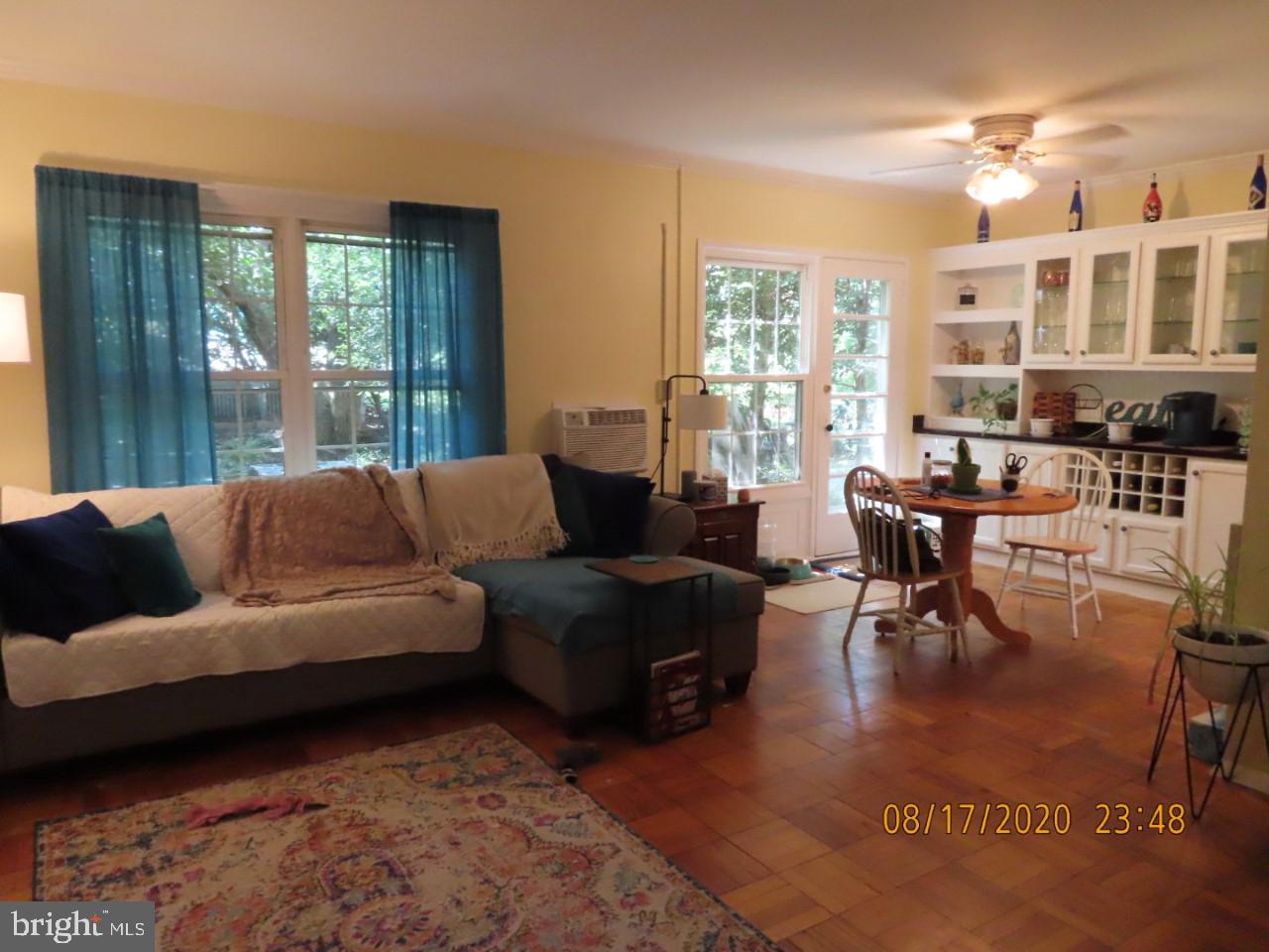 3764 Gunston Road Alexandria, VA 22302 - Photo 3 of 15 Large living and dining area
