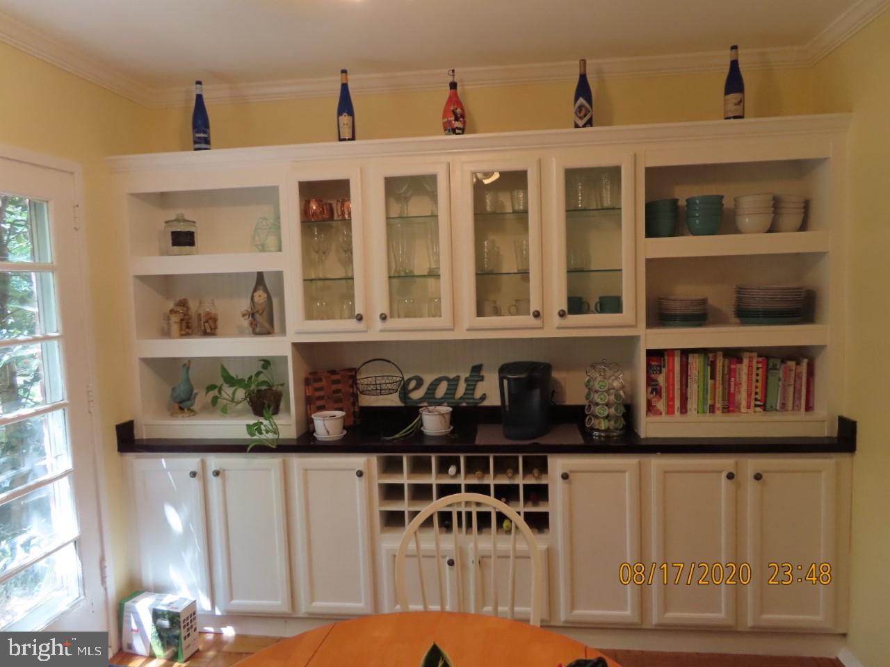 3764 Gunston Road Alexandria, VA 22302 - Photo 4 of 15 Beautiful built ins