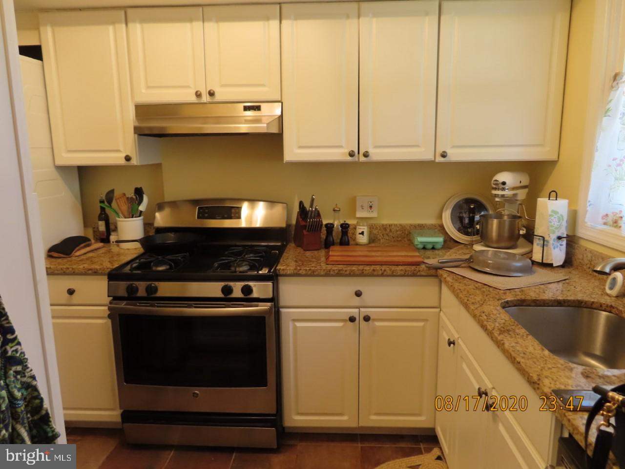 3764 Gunston Road Alexandria, VA 22302 - Photo 5 of 15 The kitchen