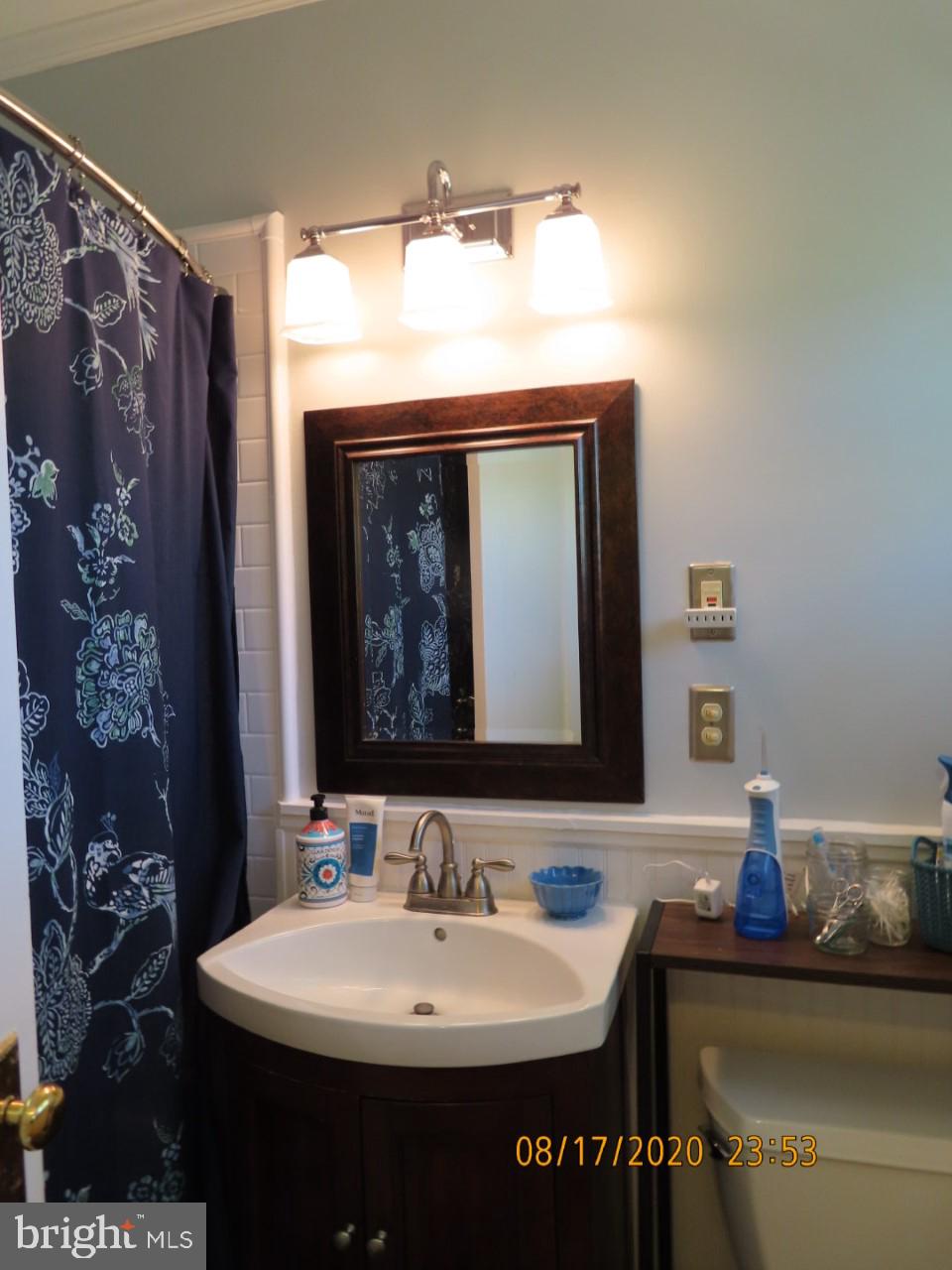 3764 Gunston Road Alexandria, VA 22302 - Photo 9 of 15 The bath