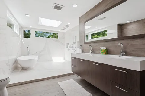 $3,295,000 | 2 Jodys Path, East Hampton, NY 11937