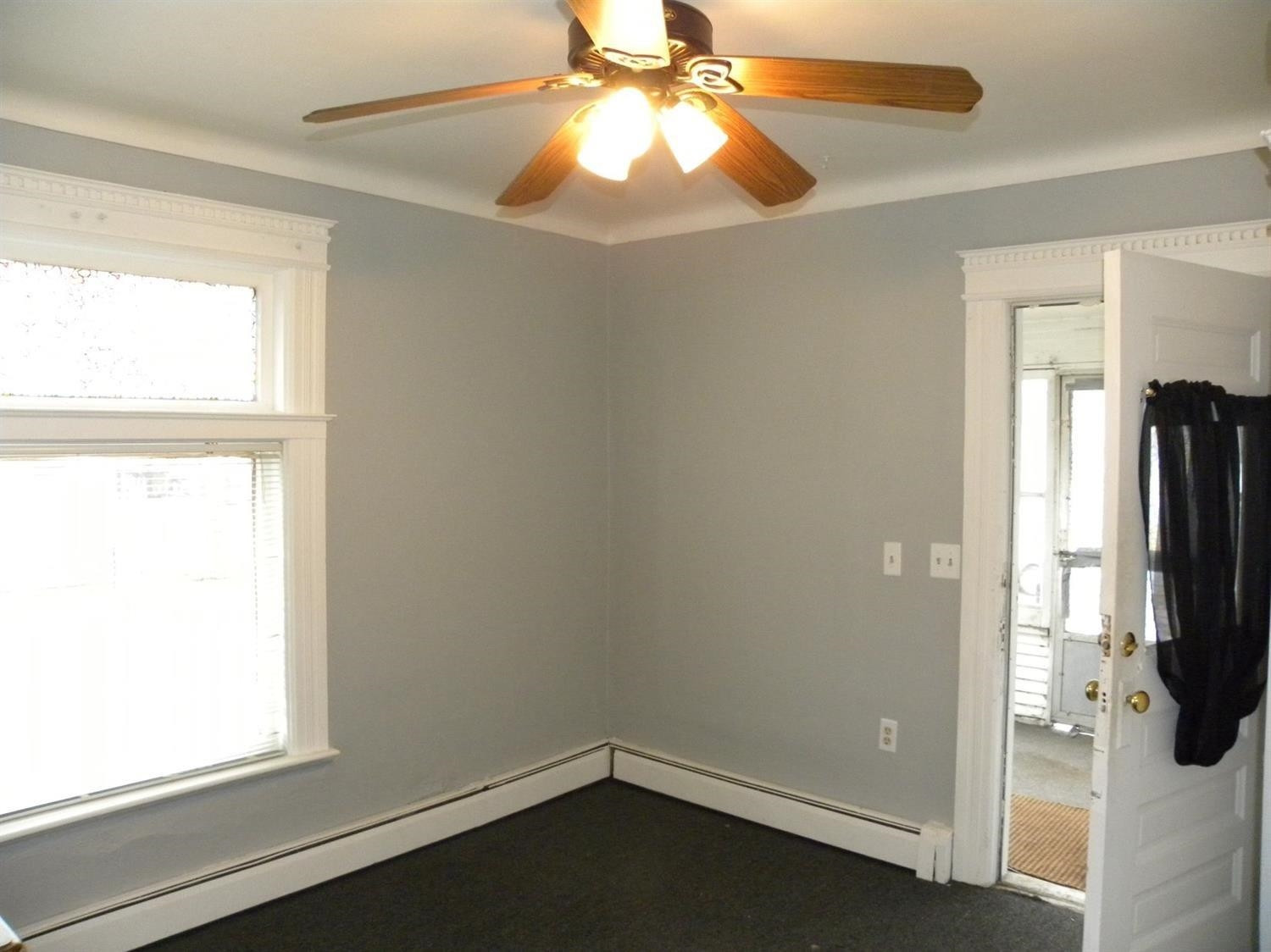 4804 South Wayne Road, Unit 1 Wayne, MI 48184 - Photo 2 of 7 LIVING ROOM