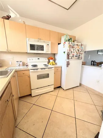 $122,000 | 8130 Sunrise Lakes Boulevard, Unit 202, Sunrise, FL 33322