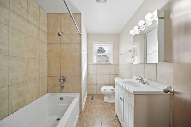 $219,900 | 1273 East Southfield Drive, Jackson, MI 49203